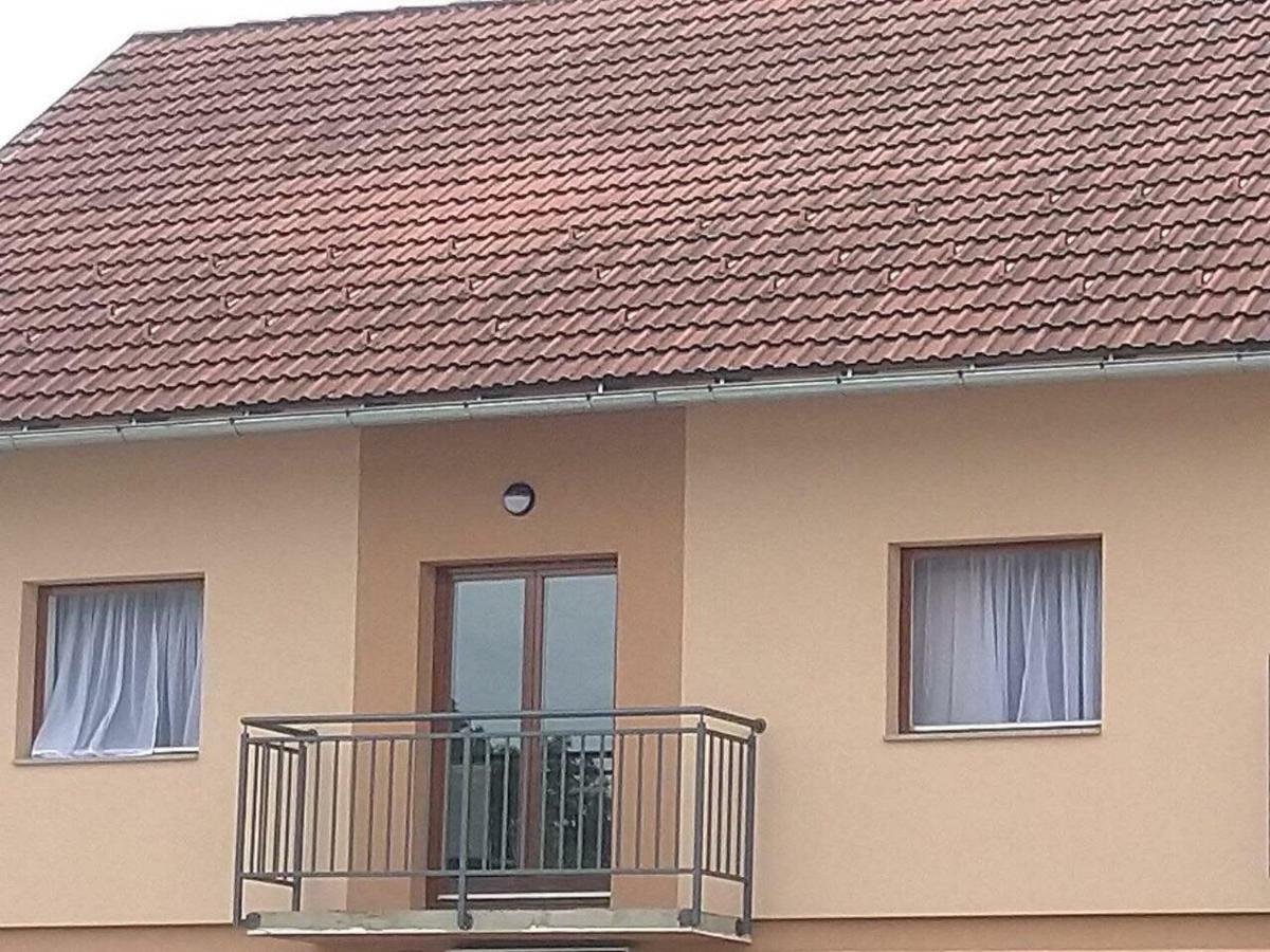 Apartmani Sara I Marta Otočac Exterior foto