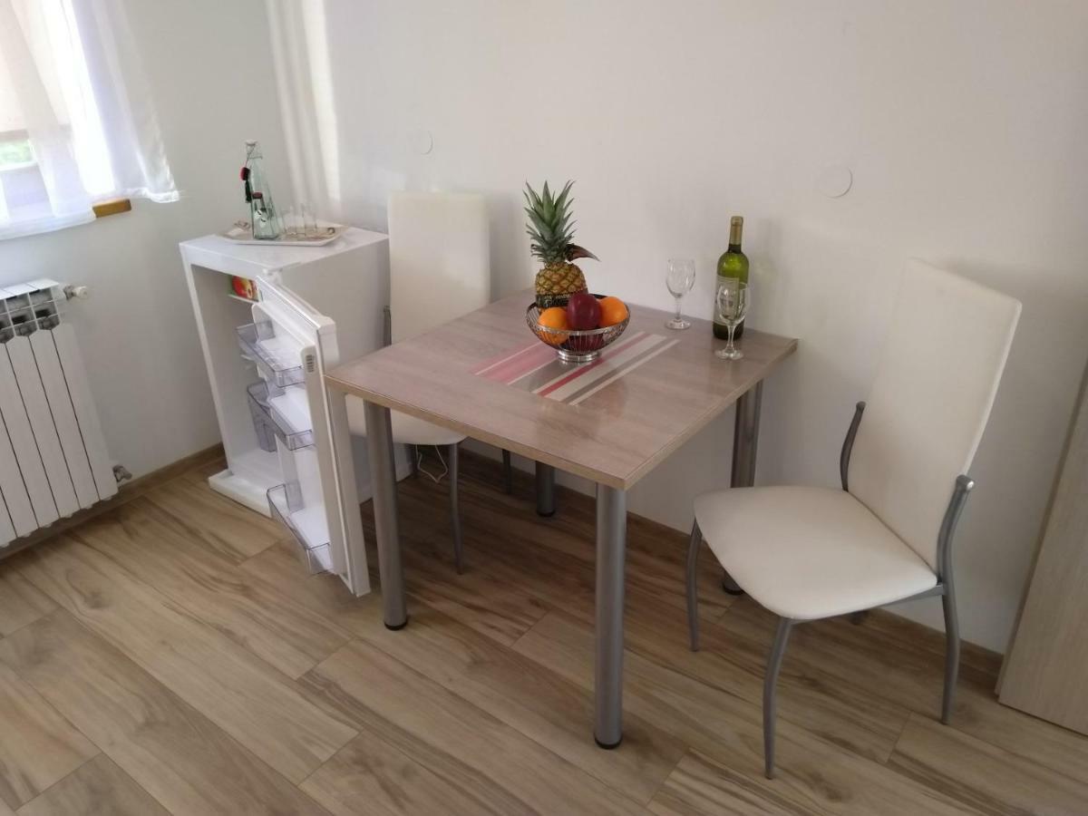 Apartmani Sara I Marta Otočac Exterior foto