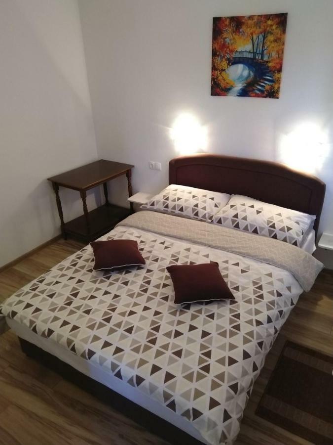 Apartmani Sara I Marta Otočac Exterior foto
