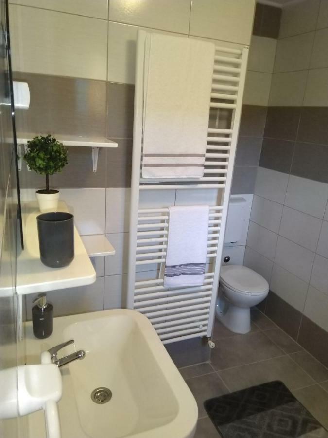 Apartmani Sara I Marta Otočac Exterior foto