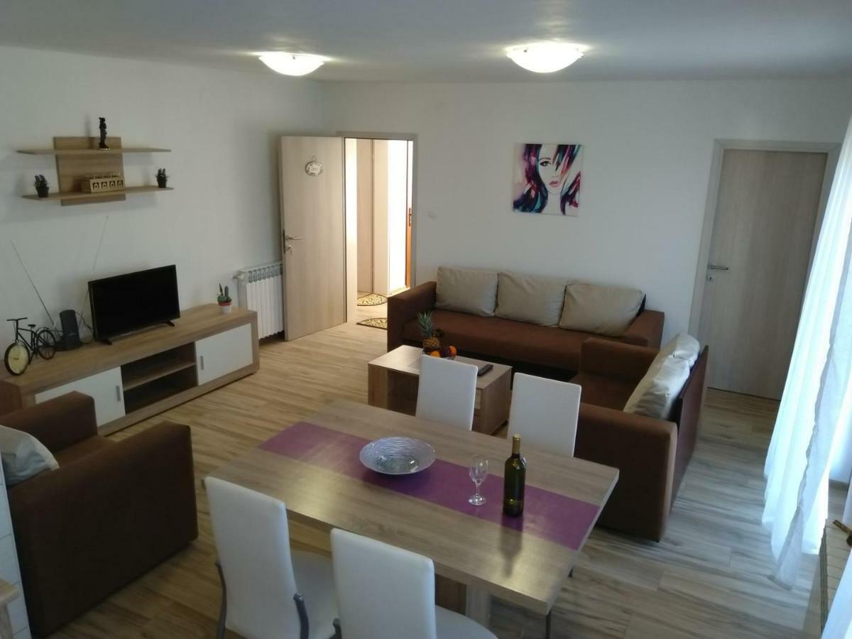 Apartmani Sara I Marta Otočac Exterior foto